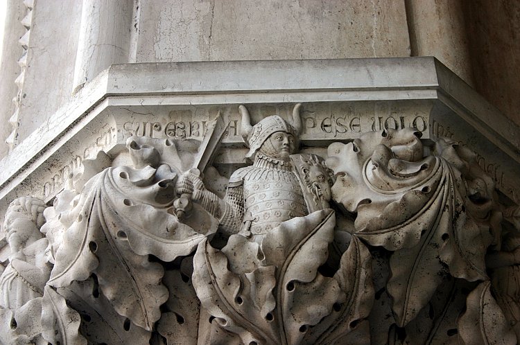 4632_-_Venezia_-_Palazzo_ducale_-_Capitello_10_-_Superbia_preese_volo_-_Foto_Giovanni_Dall'Orto,_31-Jul-2008