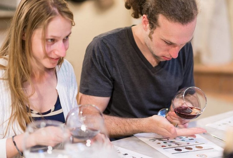 1451300114_WINE_Enthusiasts_DINNER_in_a_TUSCAN_Noble_Villa_Cellar