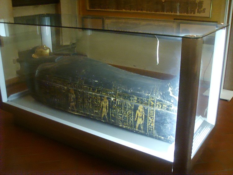 Museo_archeologico_di_Firenze,_Museo_Egizio,_sarcofago_1