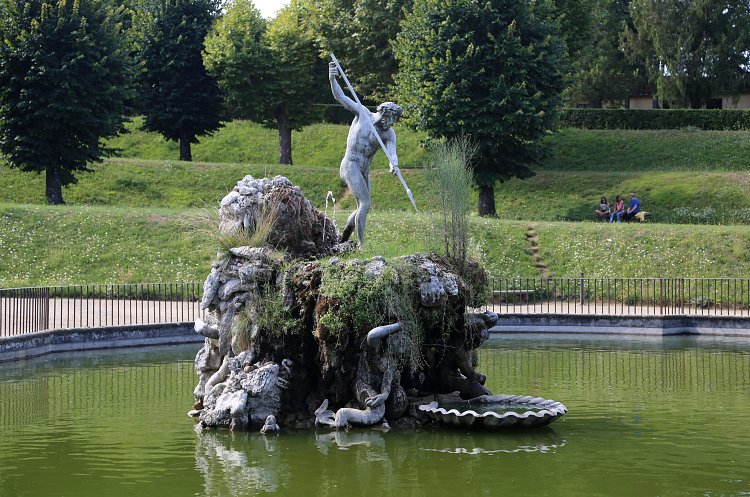 Neptunbrunnen_im_Boboli-Garten_Florenz-01