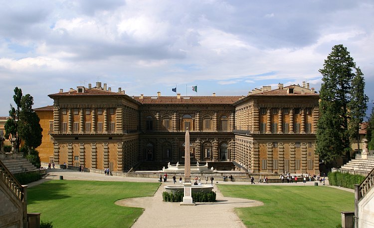 Palazzo_Pitti_Gartenfassade_Florenz