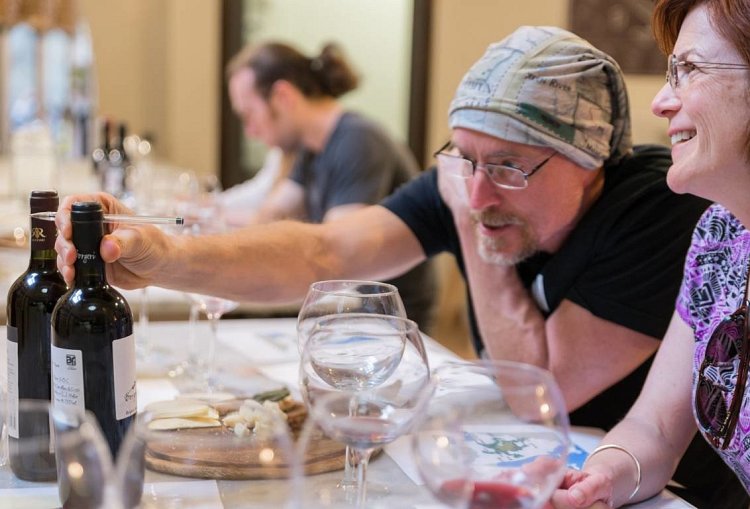 1451299957_WINE_Enthusiasts_DINNER_in_a_TUSCAN_Noble_Villa_Cellar