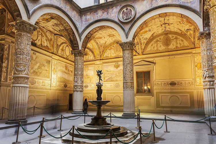 palazzo-vecchio-in-florence-636576112-58eb73fe5f9b58ef7e124f48