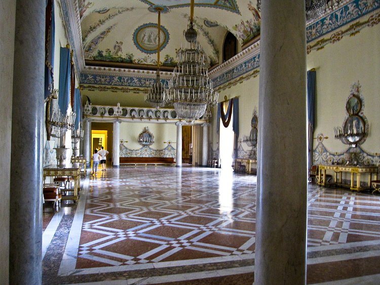 Napoli_-_Museo_di_Capodimonte_(salone_da_ballo)