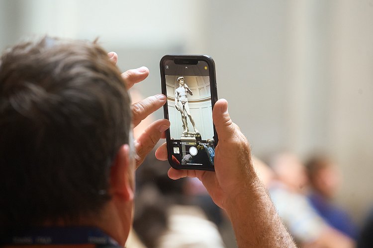 1_Hour_with_David_73_rgbfuh?_a=BACAEuGT