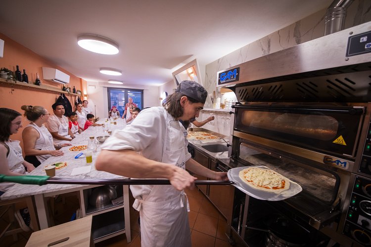 260A1305_uzhsqq?_a=BACAEuGT