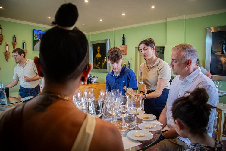 260A1807_lai8au?_a=BACAEuGT